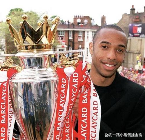 随着萨拉赫宣布离开利物浦，英超历史最佳阵容出炉！C罗+亨利在列