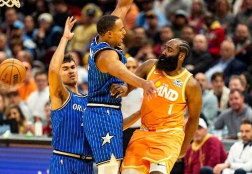 骑士136131力克魔术！双核狂飙，哈登米切尔率队稳前四