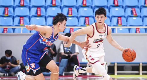 不在状态！王岚嵚10投仅3中拿到11分三分8中3