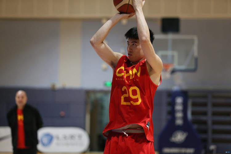 尽力局！程帅澎13中7&三分8中4砍全场最高23分末节遭严防3中1