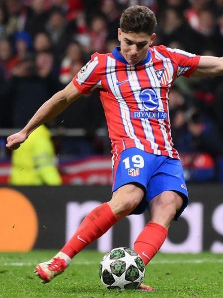 马卡：马竞准备给阿尔瓦雷斯涨薪至1000万欧，决定权在球员手中