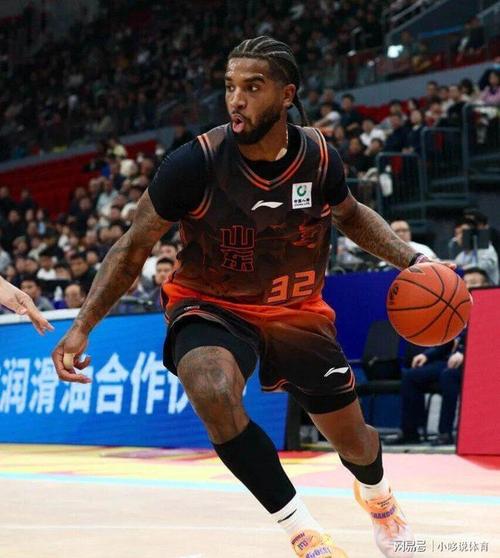 鲁媒：山东新大外援斯蒂尔在太原和球队会合克里斯随队康复治疗