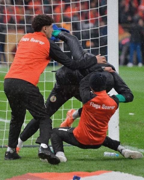 十人法国20领先巴西！埃基蒂克破门，奥利塞助攻