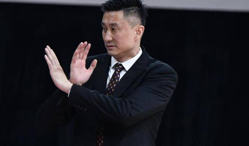 杜锋身兼三职是否合理郭士强曾打擦边球胡雪峰是前车之鉴