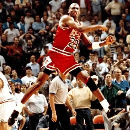 约翰斯塔克斯：乔丹能帮助队友成长詹姆斯只是将天赋聚在一起