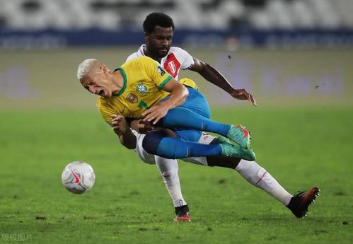 小伙子上来很敢打！冯傲半场13分钟7中4拿到11分3前场板1断1帽