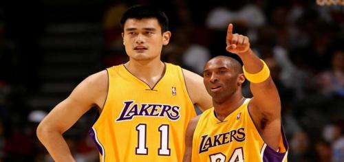 科比姚明是一个球队吗？科比和姚明是队友嘛？