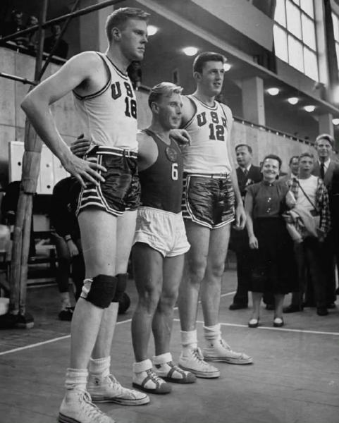 1952年奥运会在哪里举行？1952年奥运会不是冠军的冠军是哪个国家？