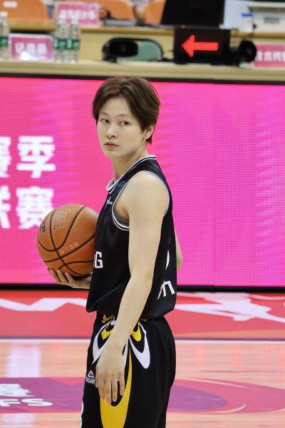 篮球公园杨力维是哪一期，杨力维打球视频？