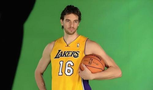 加索尔在湖人打了几个赛季，加索尔去湖人之前湖人战绩？