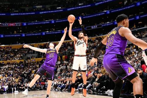 2004湖人vs活塞比分，2004年湖人vs活塞？