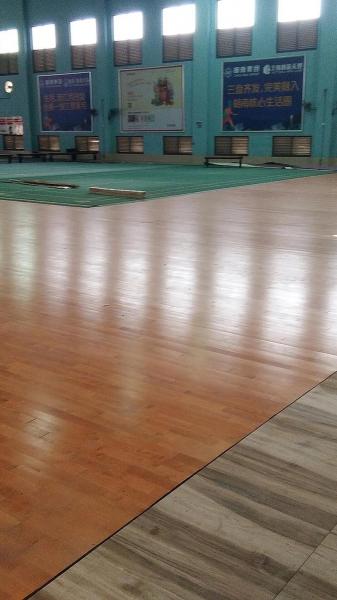 篮球木地板价格多少？篮球木地板是什么材质？
