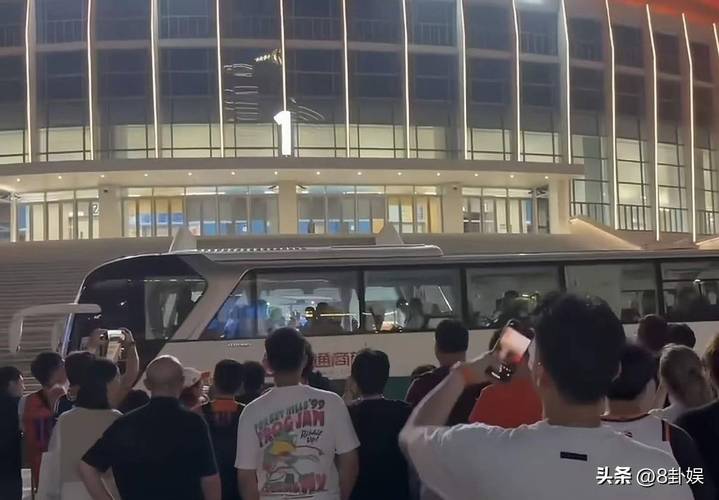 CBA总决赛开出重磅罚单:布朗怒踹通道门被罚2万上海主场干扰遭警告